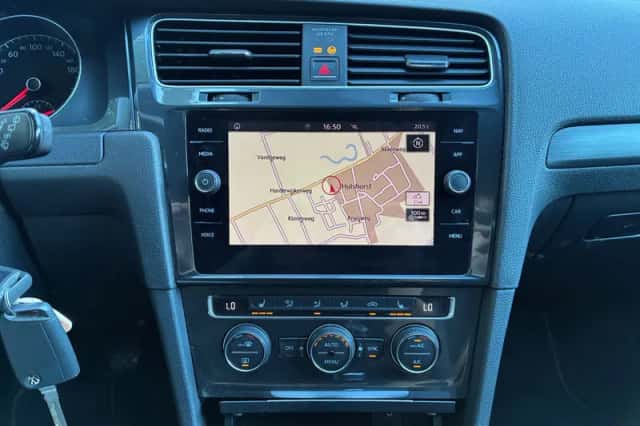 Volkswagen Golf (2018) thumbnail 3