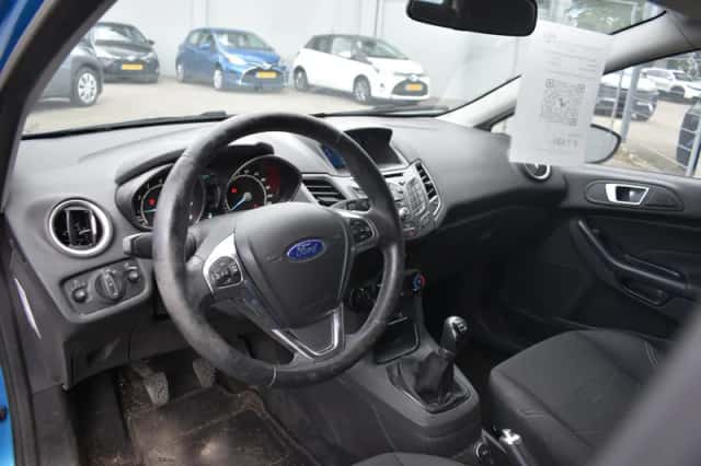 Ford Fiesta (2016) thumbnail 2