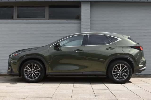 Lexus NX (2024) thumbnail 3