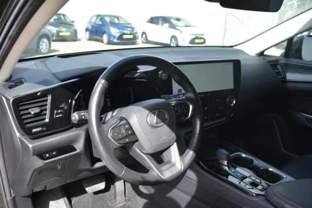 Lexus NX (2024) thumbnail 6
