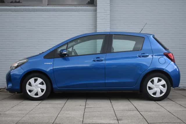 Toyota Yaris (2015) thumbnail 3