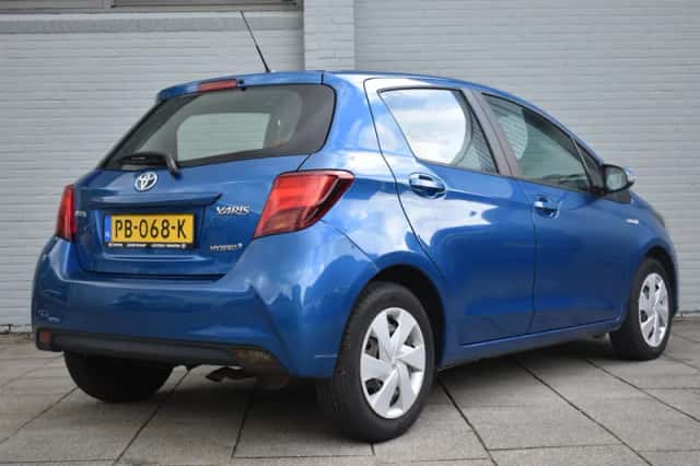 Toyota Yaris (2015) thumbnail 5