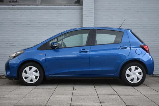 Toyota Yaris (2015) thumbnail 3