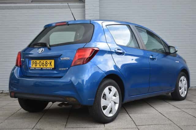 Toyota Yaris (2015) thumbnail 5