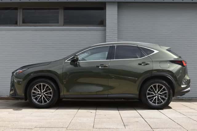 Lexus NX (2024) thumbnail 3