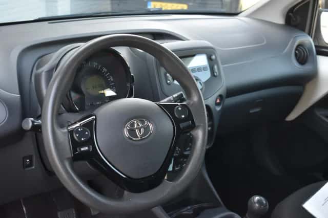 Toyota Aygo (2018) thumbnail 2