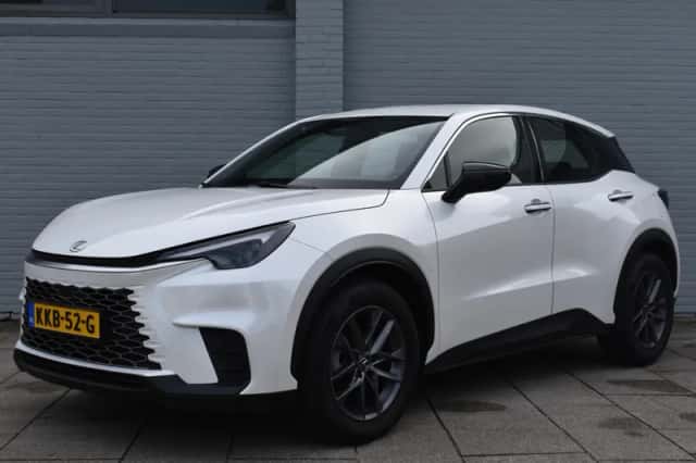 Lexus LBX (2025) thumbnail 1