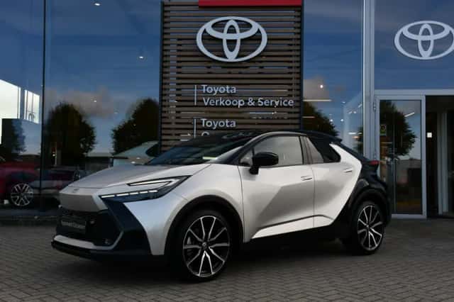 Toyota C-HR (2025) thumbnail 1