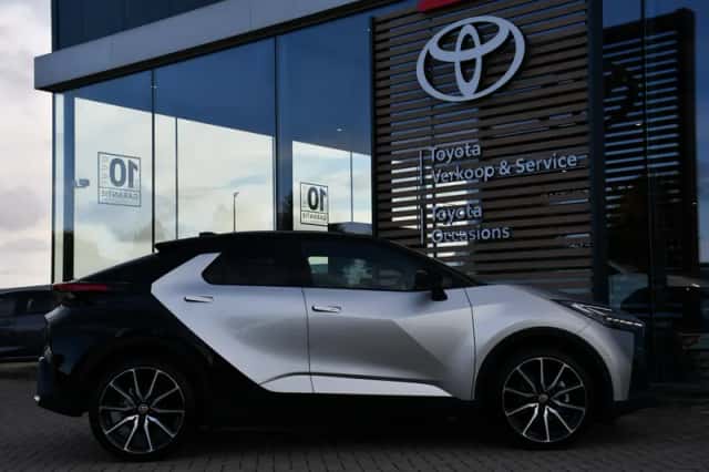 Toyota C-HR (2025) thumbnail 5