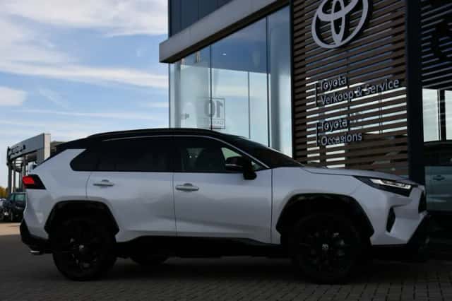 Toyota RAV4 (2025) thumbnail 3