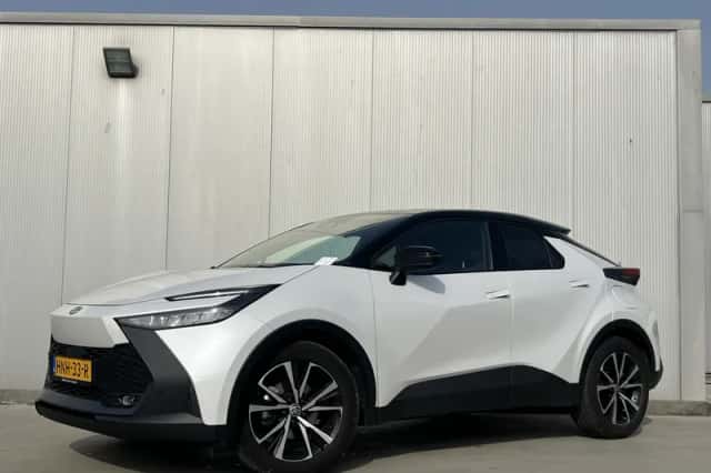 Toyota C-HR (2025) thumbnail 1