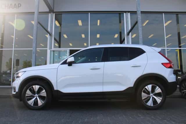 Volvo XC40 (2021) thumbnail 2