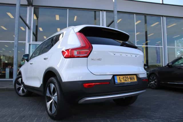 Volvo XC40 (2021) thumbnail 3