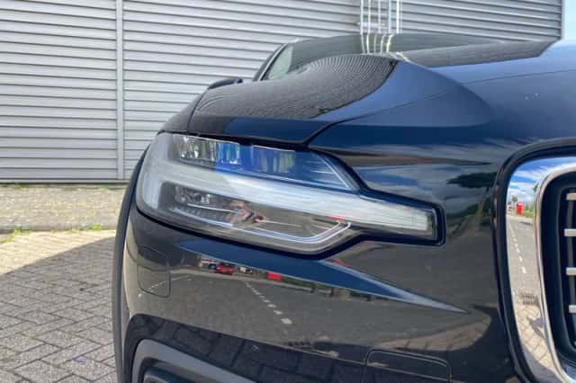 Volvo V60 (2020) thumbnail 4
