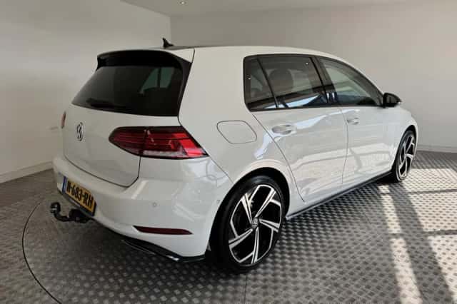 Volkswagen Golf (2019) thumbnail 5