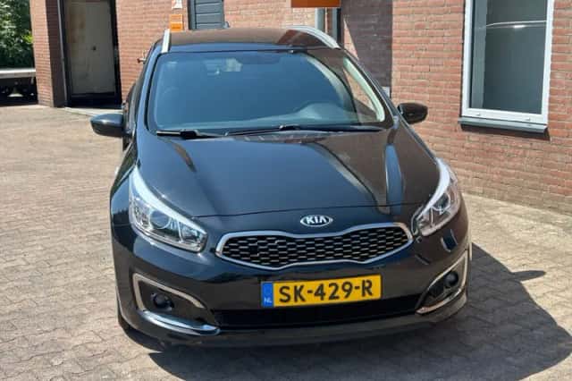Kia Ceed (2018) thumbnail 2