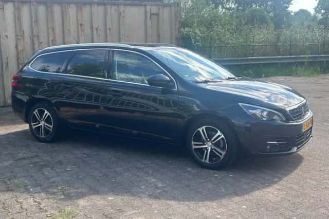 Peugeot 308 (2021) thumbnail 4