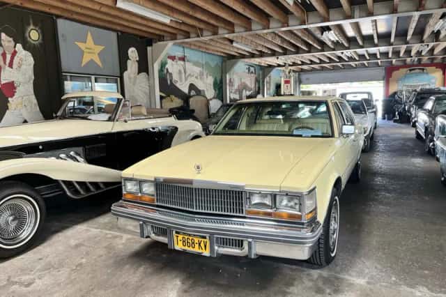 Cadillac Seville (1978) thumbnail 1