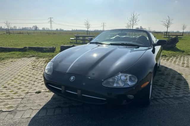 Jaguar XK8 (1998) thumbnail 1