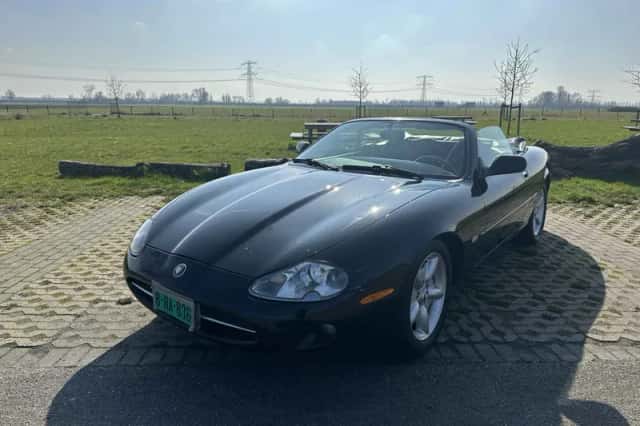 Jaguar XK8 (1998) thumbnail 2