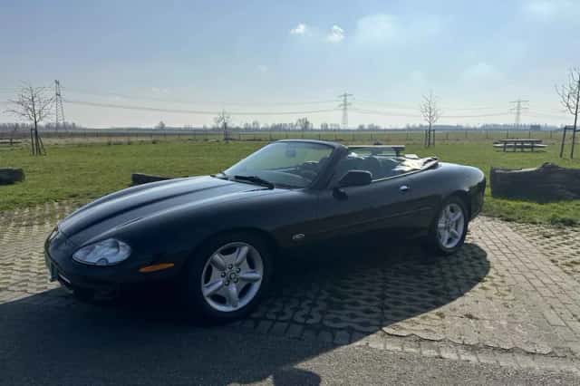 Jaguar XK8 (1998) thumbnail 3
