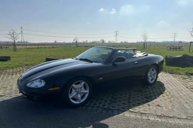 Jaguar XK8 (1998) thumbnail 4