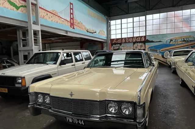 Lincoln Continental (1968) thumbnail 1