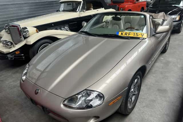 Jaguar XK8 (1997) thumbnail 1