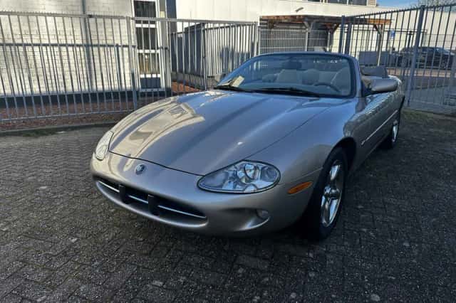 Jaguar XK8 (1997) thumbnail 2