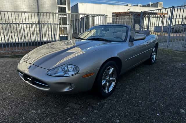Jaguar XK8 (1997) thumbnail 3