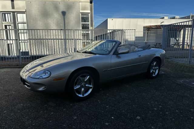 Jaguar XK8 (1997) thumbnail 4