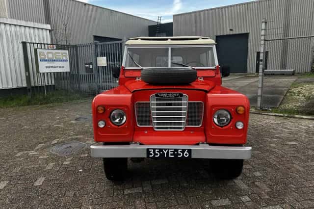 Land Rover 88 (1977) thumbnail 2