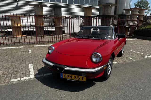 Alfa Romeo Spider (1986) thumbnail 1