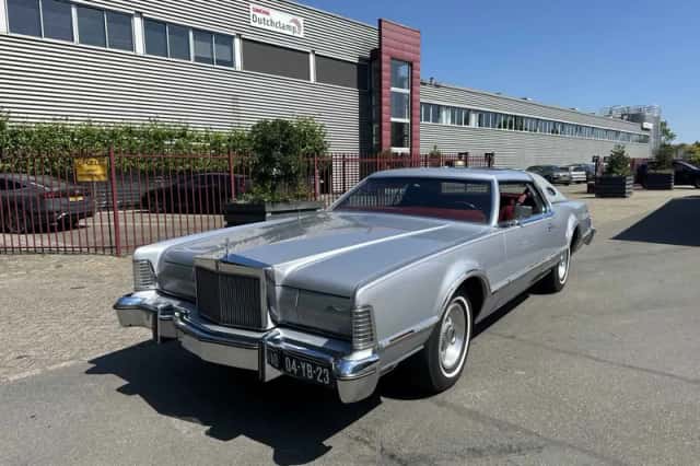 Lincoln Continental (1975) thumbnail 2