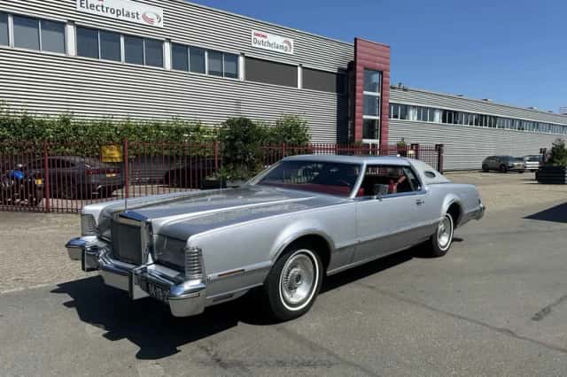 Lincoln Continental (1975) thumbnail 3