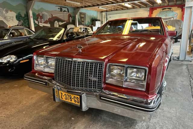 Buick Riviera (1983) thumbnail 1