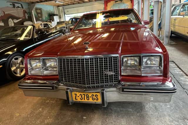 Buick Riviera (1983) thumbnail 2
