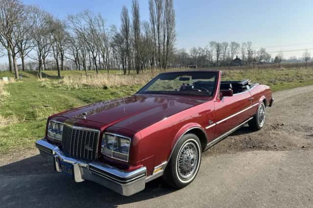 Buick Riviera (1983) thumbnail 3