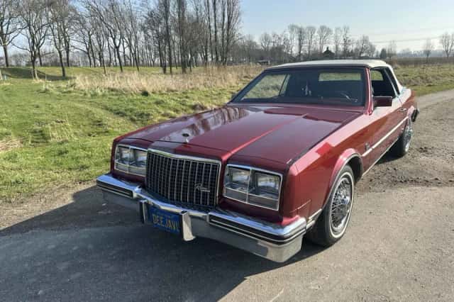 Buick Riviera (1983) thumbnail 4
