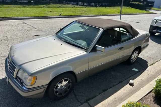 Mercedes-Benz E-Klasse (1995) thumbnail 1