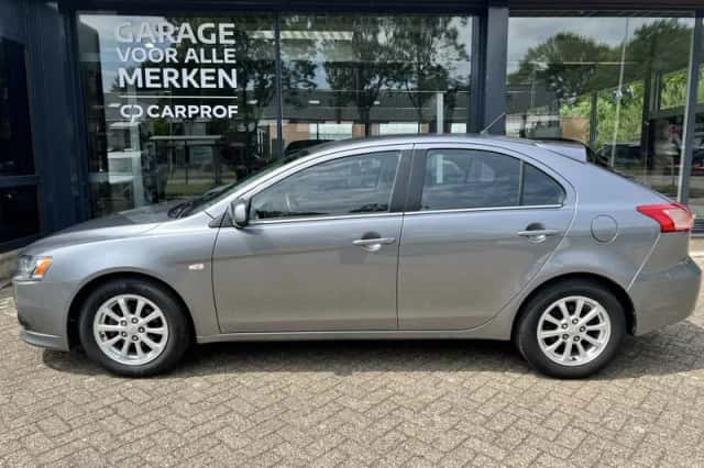 Mitsubishi Lancer (2013) thumbnail 3