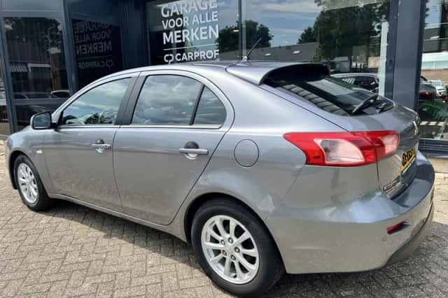 Mitsubishi Lancer (2013) thumbnail 4