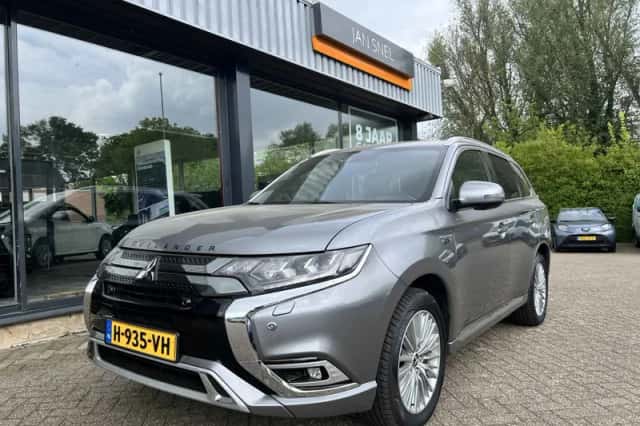 Mitsubishi Outlander (2020) thumbnail 1