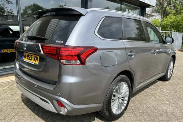 Mitsubishi Outlander (2020) thumbnail 5