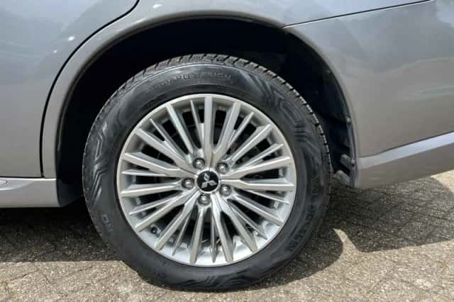 Mitsubishi Outlander (2020) thumbnail 6