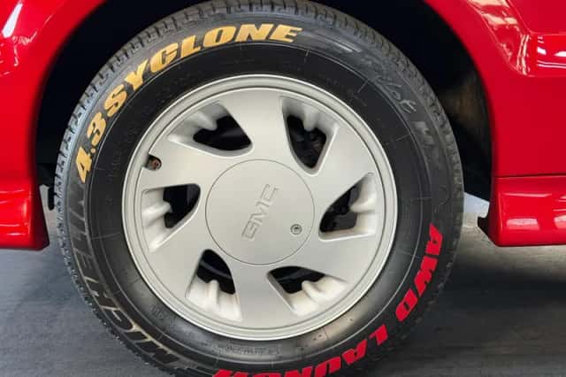 GMC Typhoon (1993) thumbnail 5