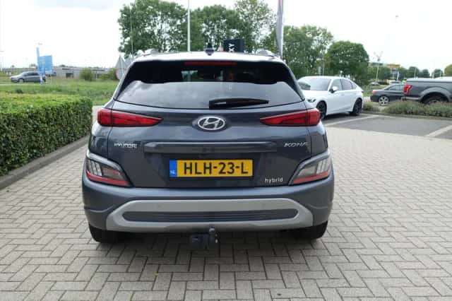Hyundai Kona (2022) thumbnail 4
