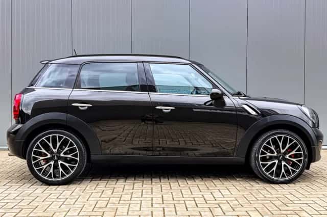 MINI Countryman (2016) thumbnail 2