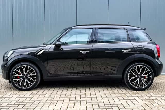MINI Countryman (2016) thumbnail 4