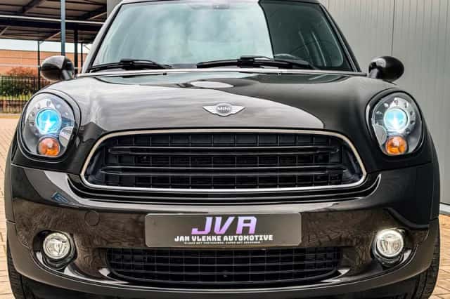 MINI Countryman (2016) thumbnail 6